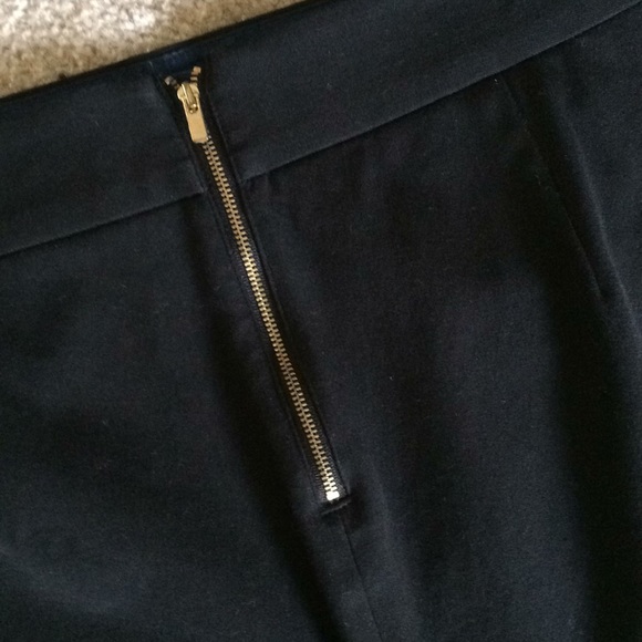 Beautiful Black Banana Republic skirt size 10P - Picture 5 of 7